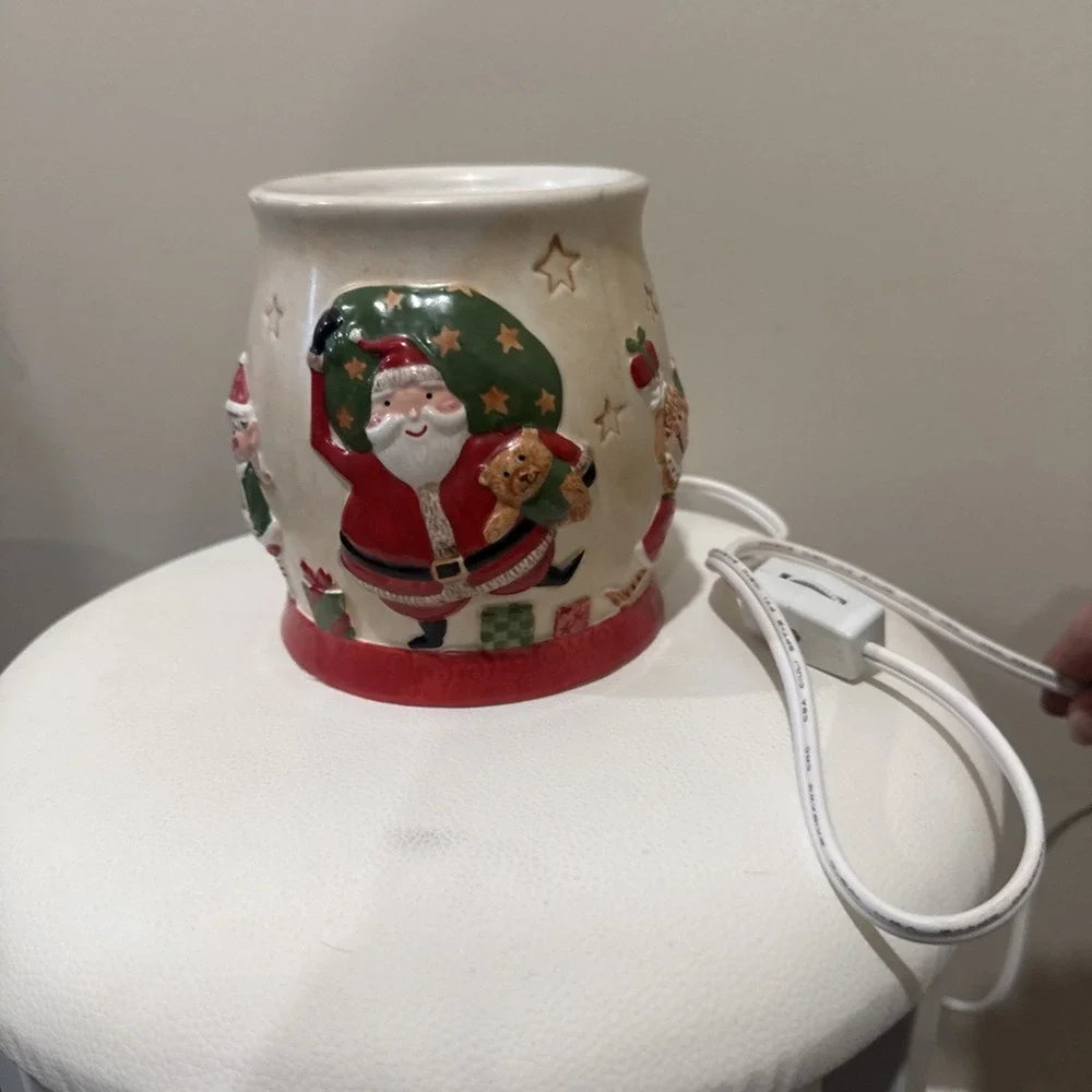 Yankee Candle Santa & Elves Christmas Wax Tart Electric Warmer Model 19-00046